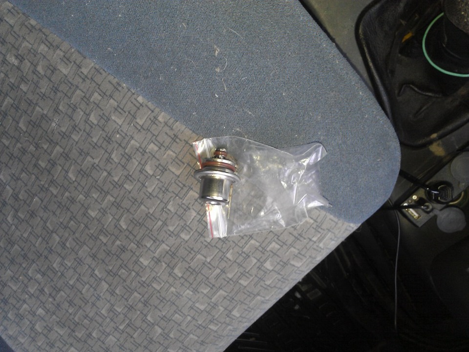 Замена регулятора давления топлива^^ — Lada 21124, 1,6 л, 2008 года ...