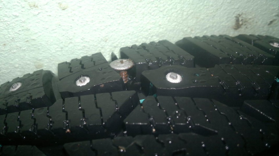 Ремонт бескамерной шины — Lada Калина 2 хэтчбек, 1,6 л, 2013 года ...