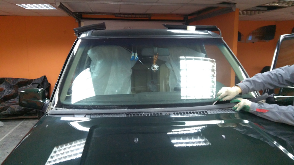 Поменял лобовое стекло…😊😉 — Land Rover Range Rover (2G), 4,6 л, 2001 ...