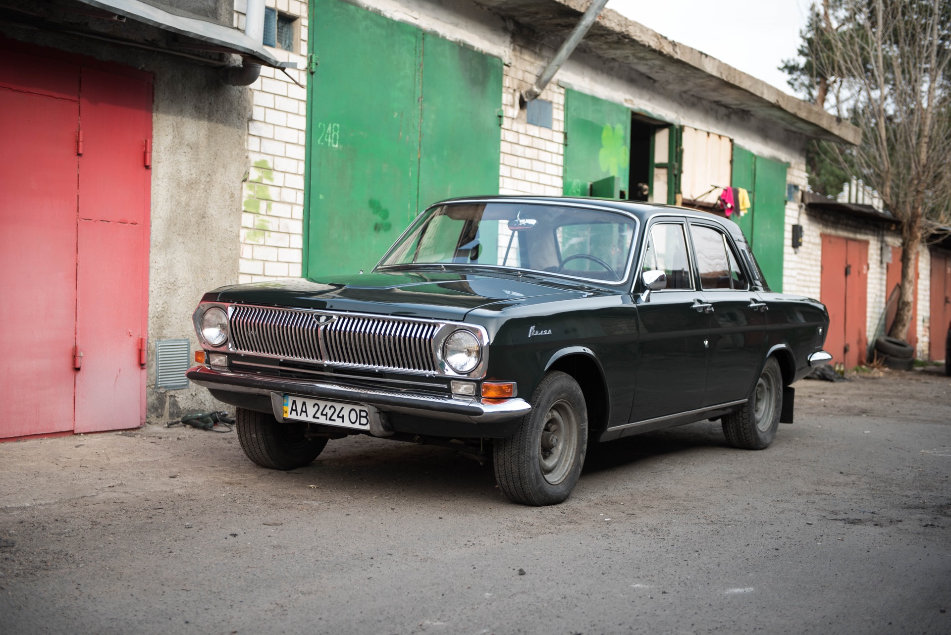 Купить газ казахстан. ГАЗ 24 1972. ГАЗ 24 1972 такси. ГАЗ-24-24 желтая тонировка. ГАЗ 24 1972 Serõi.