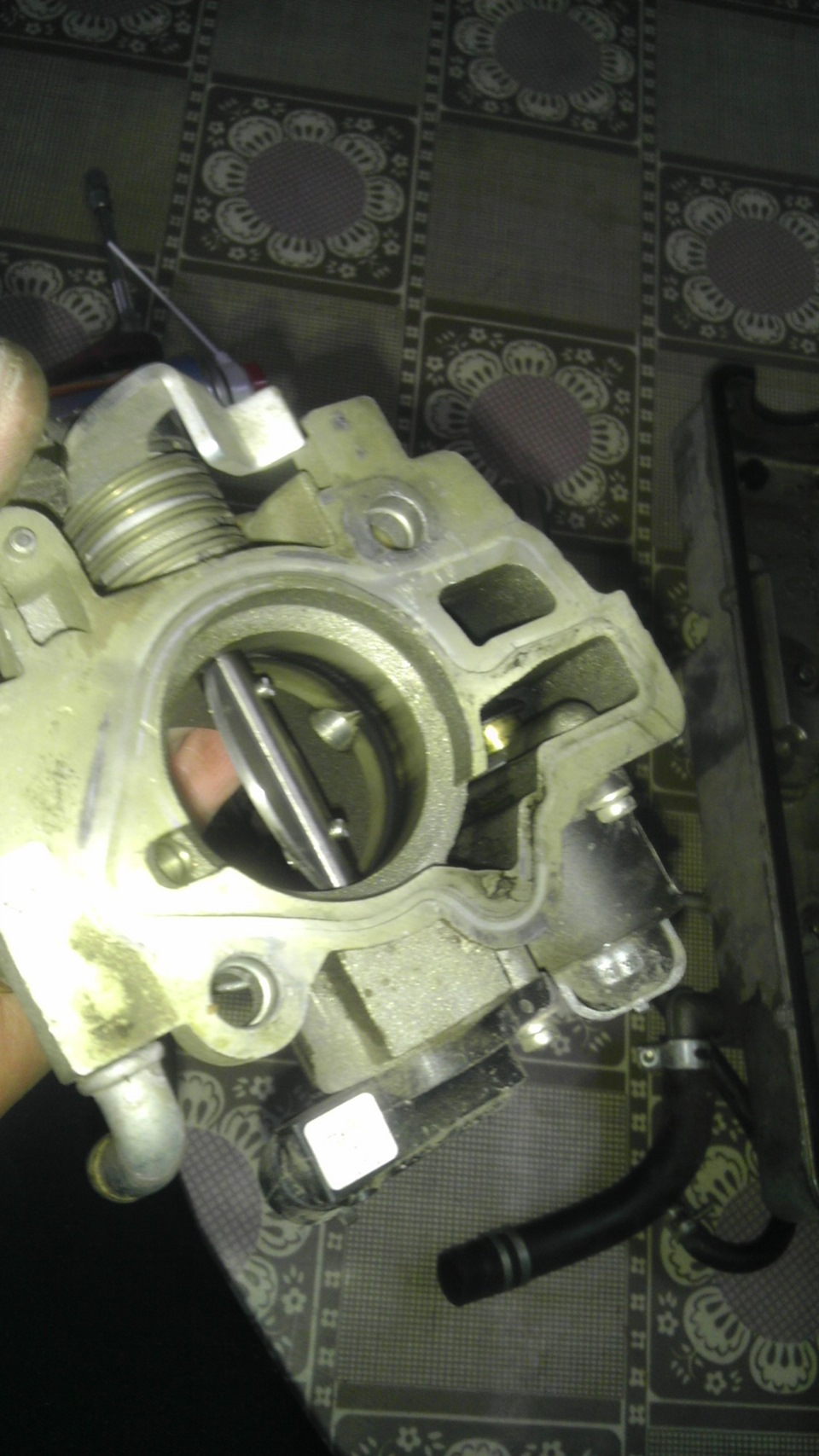 Промывка дроссельного узла — LADA 2113, 1,6 л., 2010 года | плановое ТО ...