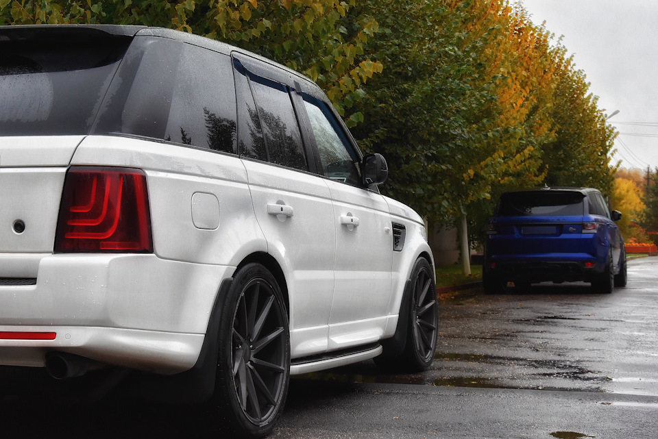 Пороги рендж ровер спорт. Пороги для range Rover Sport. Пороги ранге Ровер 2010. Накладки на пороги range Rover Sport 1.