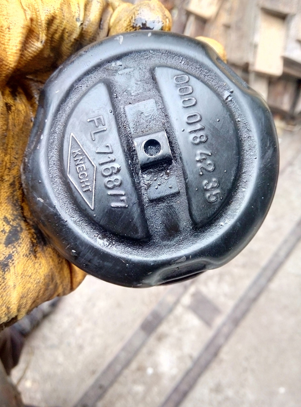 Крышка сапуна мерседес 814