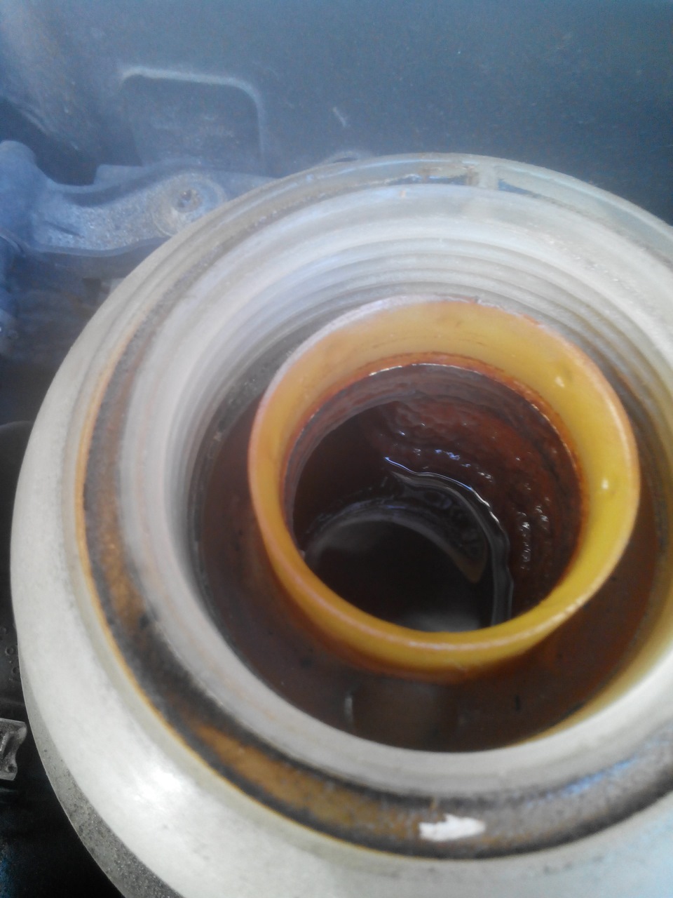 Эмульсия в расширительном — Volkswagen Passat B5, 1,8 л, 2002 года ...