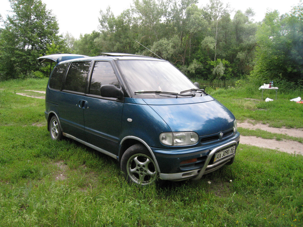 Nissan Serena c23 салон