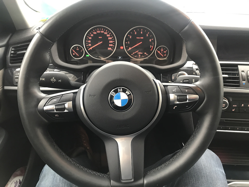 Bmw x1 скрип руля