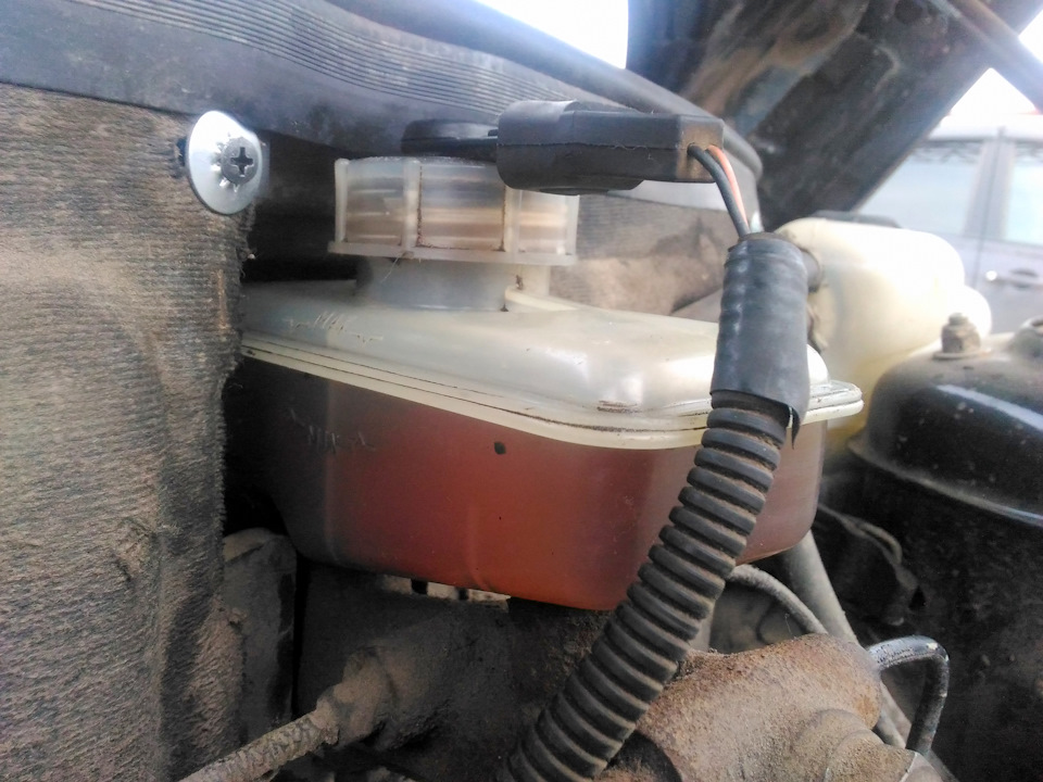 Тормозная жидкость замена 30.11.2017 — Lada 112 Coupe, 1,6 л, 2008 года ...