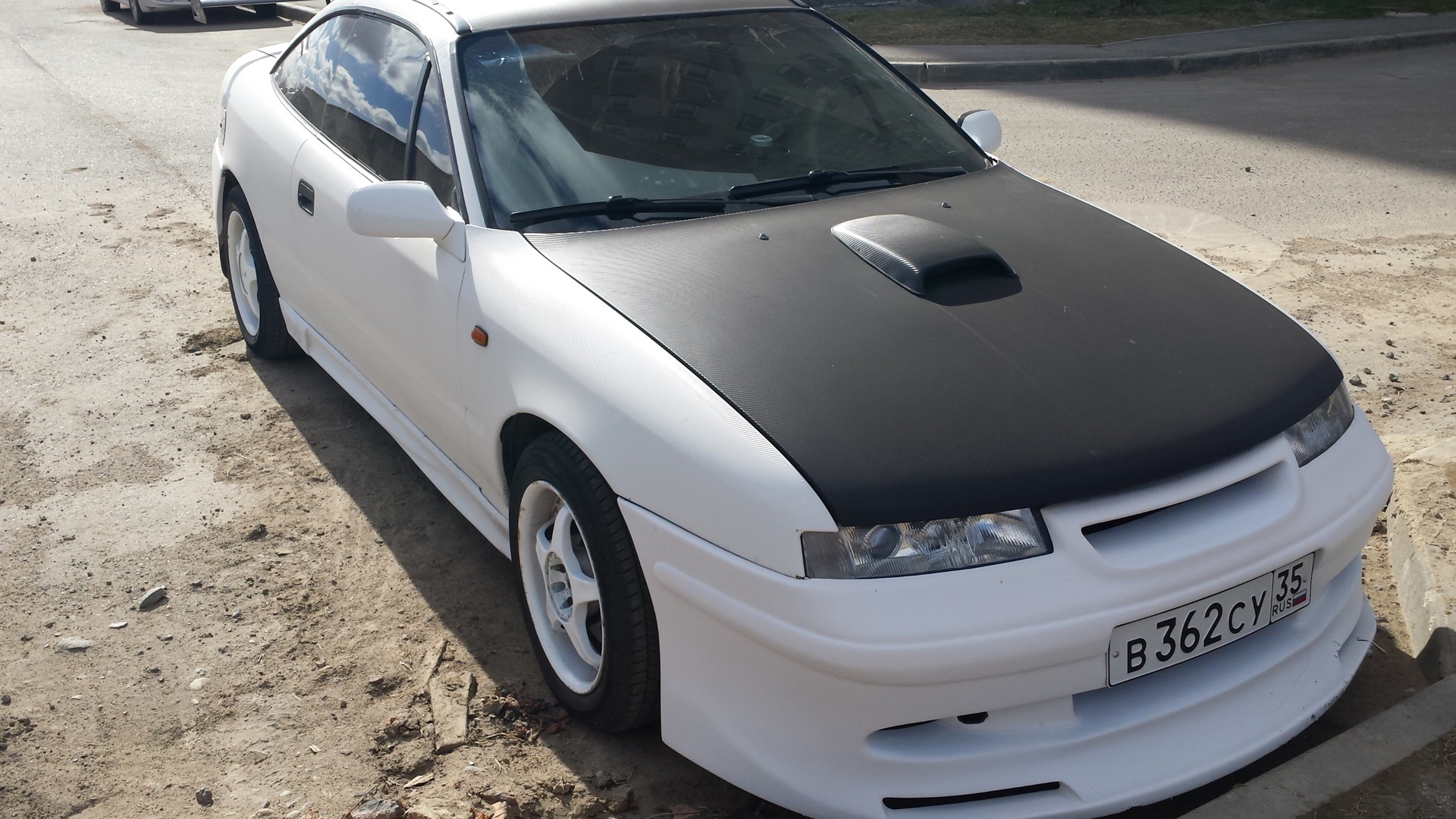 Opel Calibra 2.0 бензиновый 1995 | Белый карбон на DRIVE2