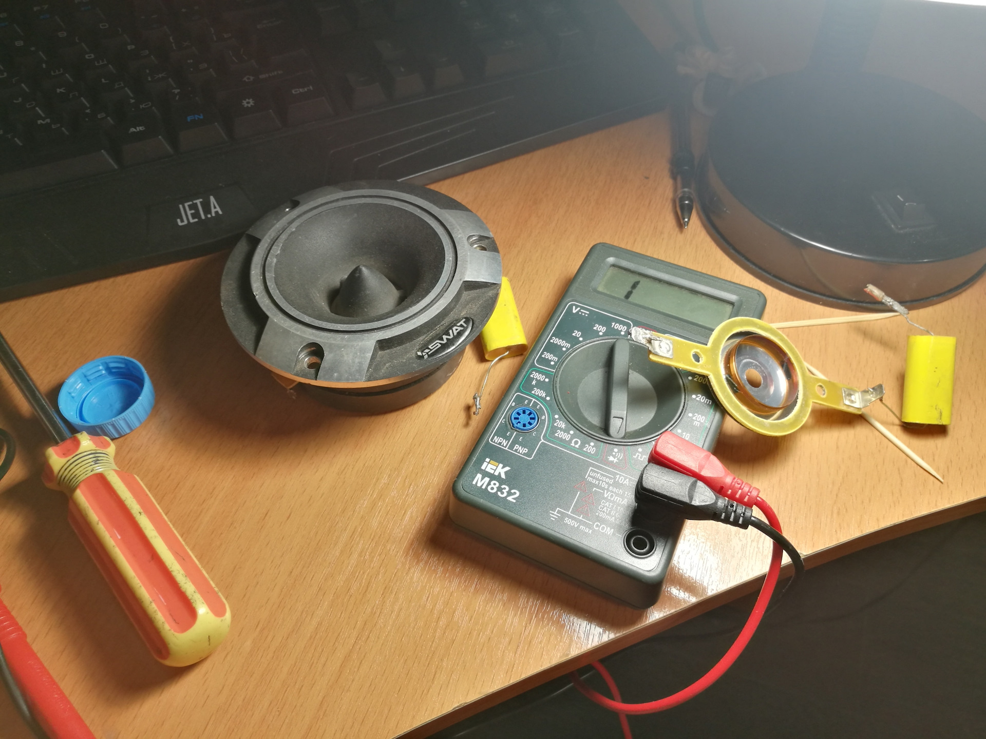 Сабвуфер sven sps-820 винты крепления трансформатора. Mission m34 вч головка. Volvo s60 сабвуфер. Почему колонка тихо играет. Колонки sven sps 820 конденсаторы.