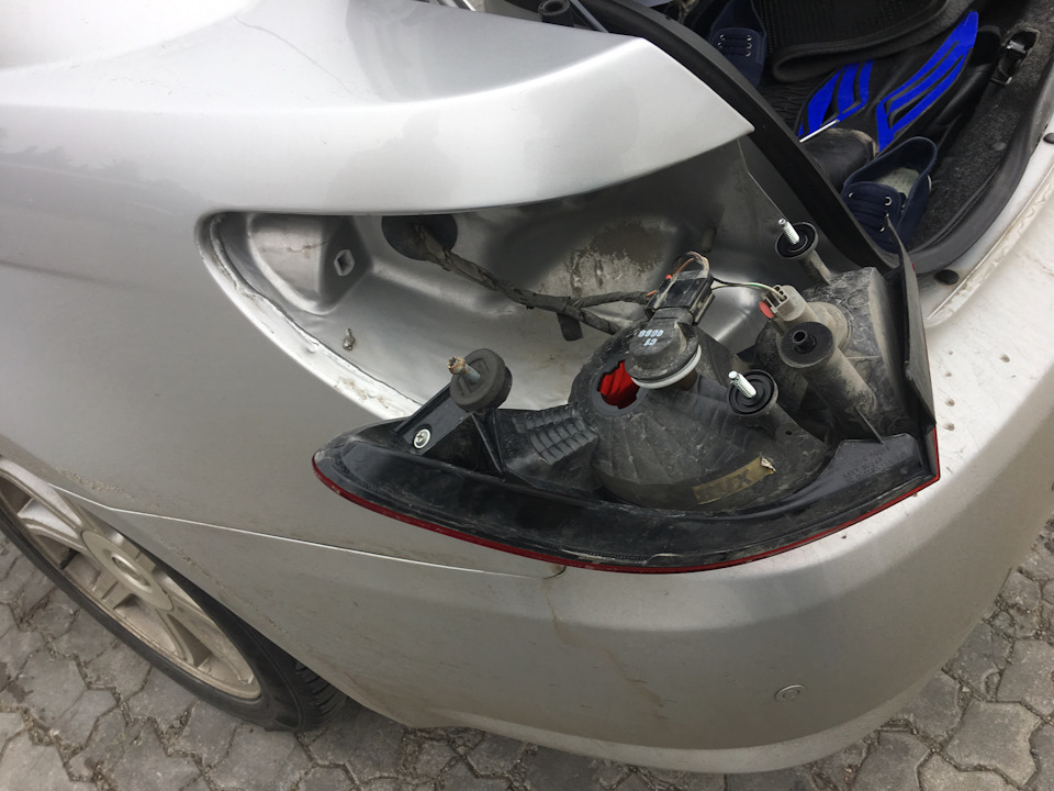 Замена лампы стопа. — Chrysler Sebring (3G), 2,7 л., 2008 года | своими ...