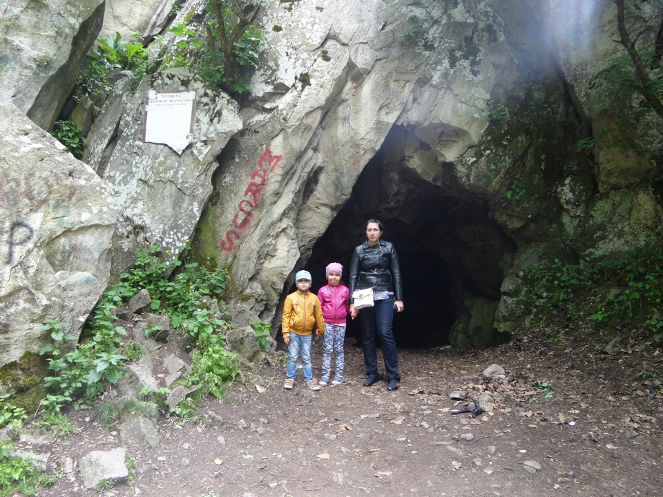 Железноводск пещера. Пещера вечной мерзлоты в Железноводске. Грот вечной мерзлоты в Железноводске. Грот вечной мерзлоты (гора Развалка). Пещера летней мерзлоты Железноводск.