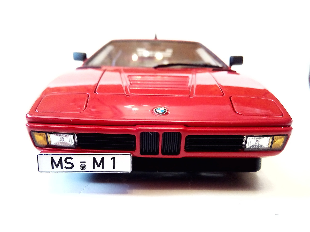 моделиссимо масштабные модели. моделиссимо масштабные модели. 09907 osca. 09908 osca. бмв м1 1978 norev 1/18.