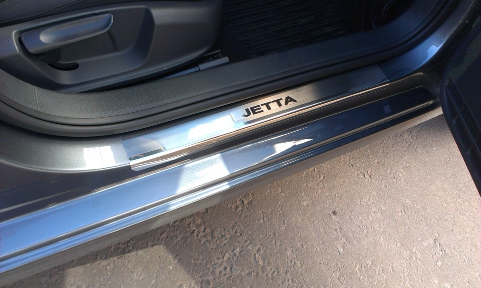 Порог джетта 6. Пороги Джетта 6. Порог VW Jetta 6 2013 года. Накладки на пороги Фольксваген Джетта 6. VW Jetta 2007 накладки на пороги.