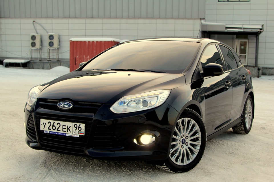 Какой 3 черный. Ford Focus 3 Black. Форд фокус 3 седан черный. Ford Focus 3 Black Edition 2013. Форд фокус 3 черный опер.