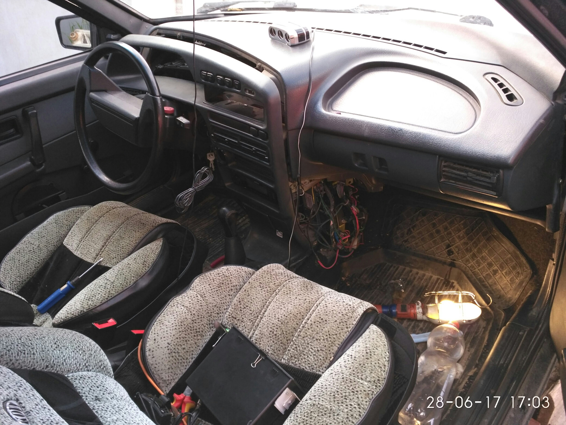 замена патрубков охлаждения на синие, вроде силикон. — Lada 2113, 1,6 л ...