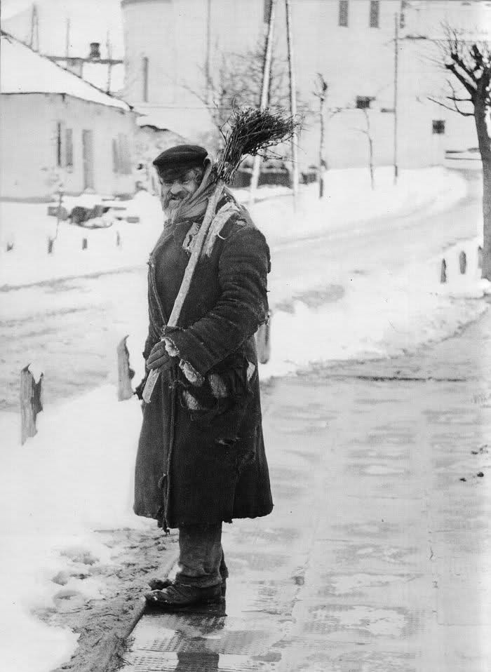 Дворник 19. Московский дворник 19 века. Дворник в Петербурге в 19 веке.