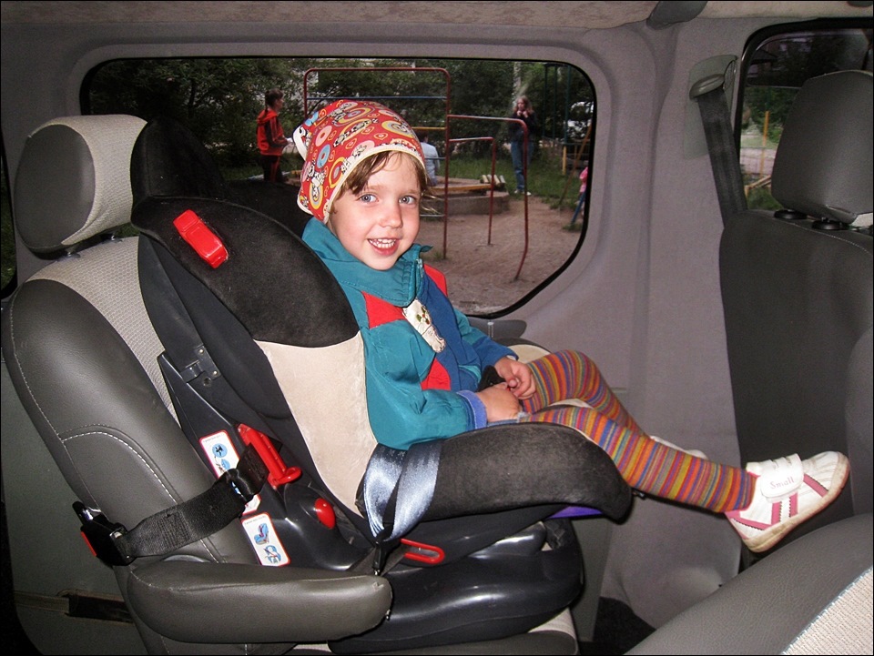 Крепление детского сиденья v.2.0 — Renault Trafic (2G), 2 л, 2008 года ...