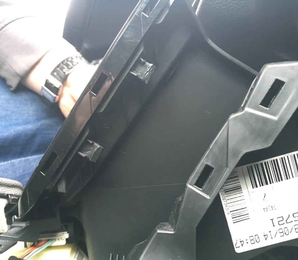 Крепления консоли — KIA Ceed (2G). Запчасти на фото: 807190