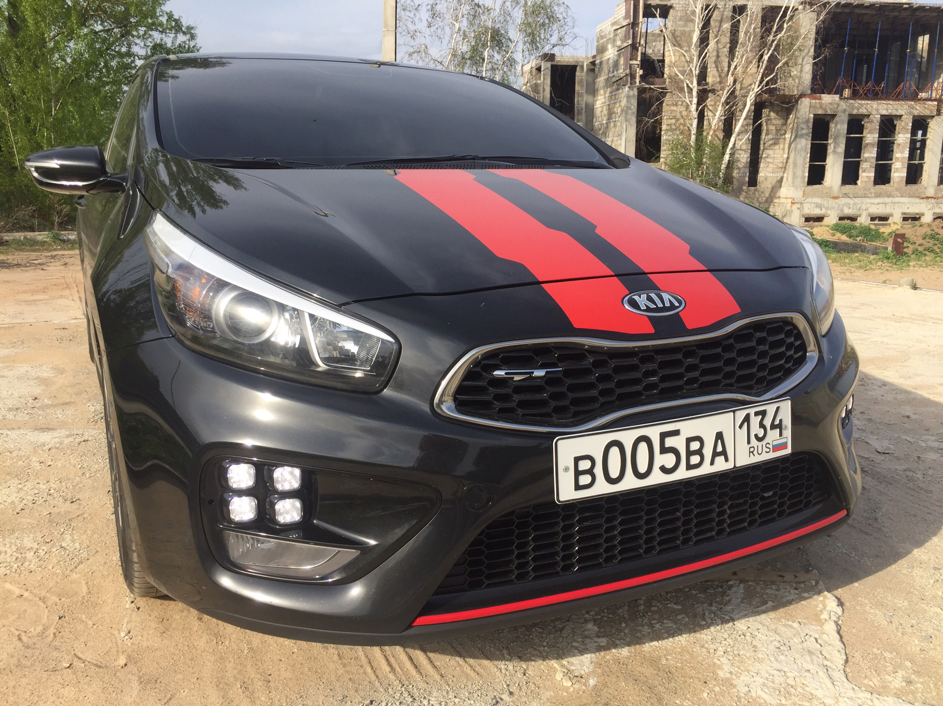 Kia Ceed gt коричневый