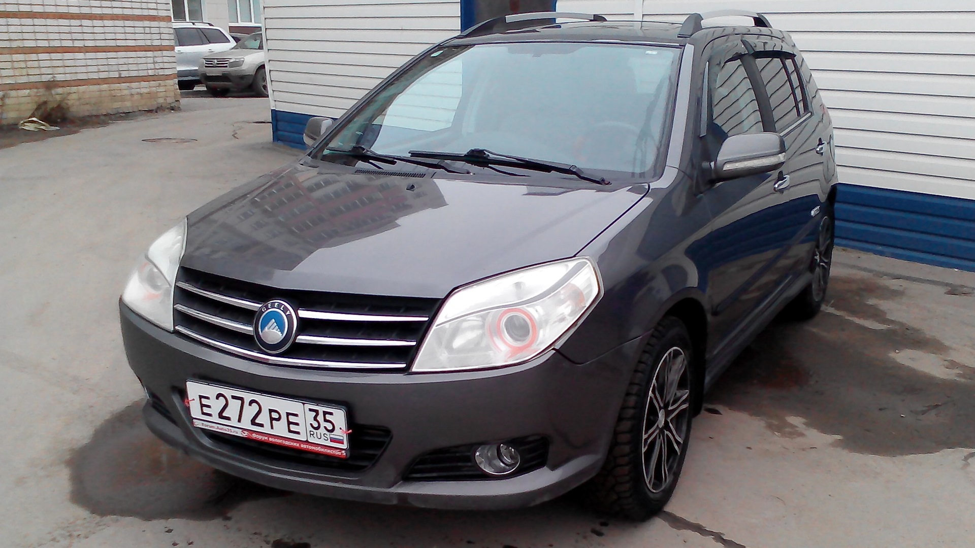 Авито джили кросс. Geely MK Cross 2011. Geely MK Cross реснички. Джили МК кросс 2011 года. Джили МК кросс авито.