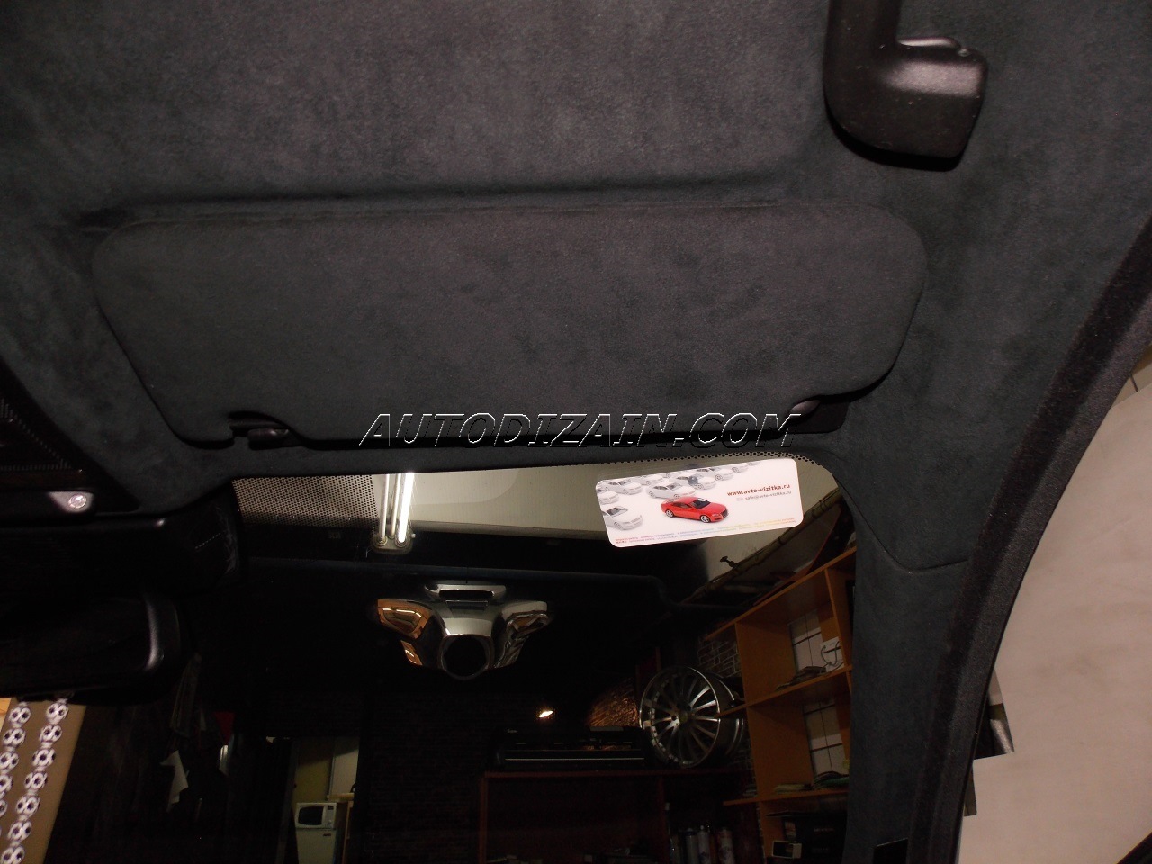 Перетяжка потолка, стоек и козырьков Алькантарой на автомобиле марки ...