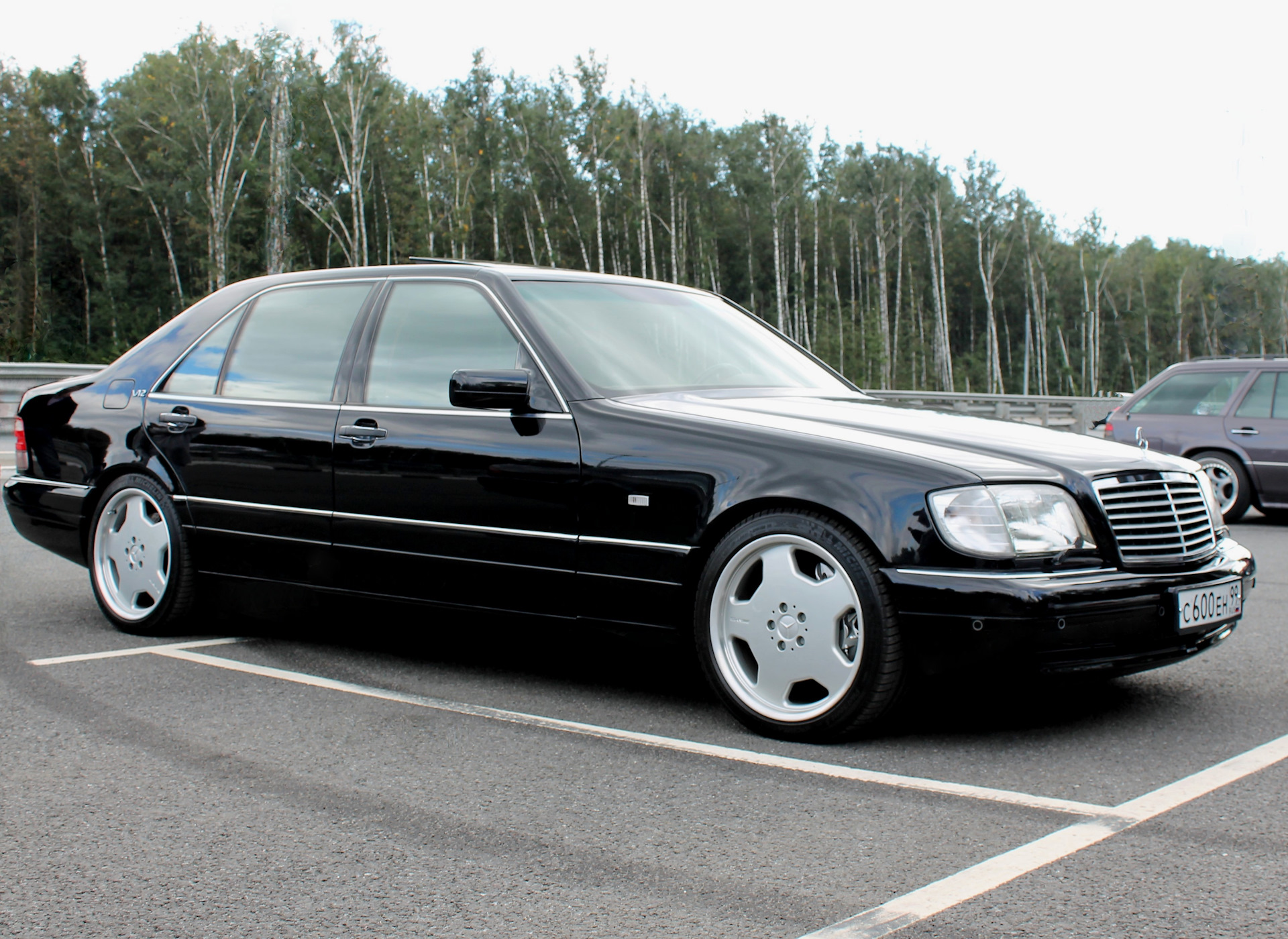 Вес мерседес. Mercedes Benz w140 s600. Mercedes w140 s600. Мерседес w140 Лонг. Мерседес w140 s600 long.