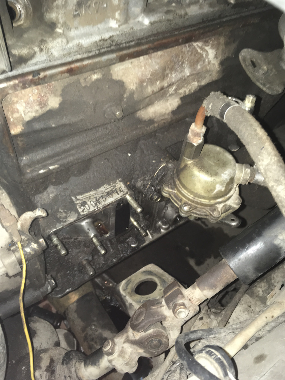 течëт масло из 402 двигателя на газ 69. масло моторное змз 5w-30. моторное масло для змз 405 евро 2. масло в двигатель 402 газ. масло в 402 двигатель.