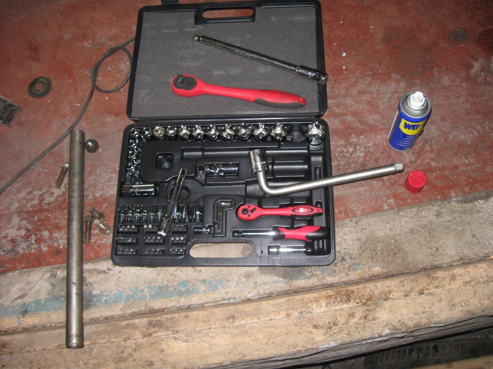 Замена резинок на переднем стабилизаторе — Ford Scorpio I, 2 л, 1986 ...