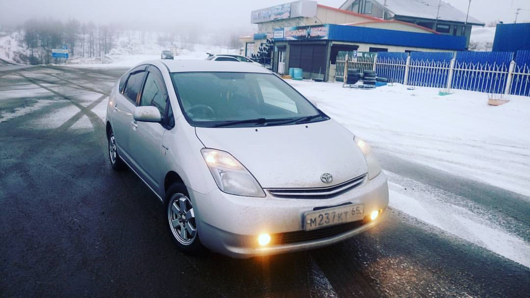 Тойота приус в чите. Приус 2004. Тойота приус в чите. Toyota prius 3. Тойота приус 20 серая.