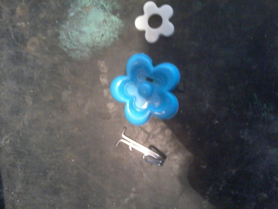 Небольшой тюнинг лючка топливного бака — Lada Калина универсал, 1,6 л ...