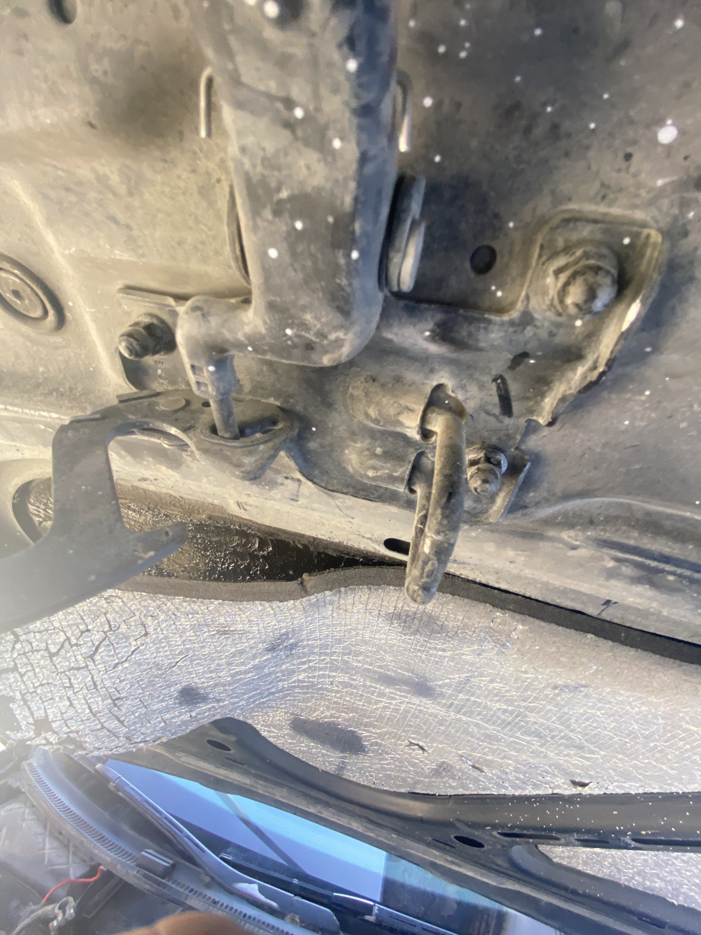 0️⃣4️⃣ Если закрылся и не открывается капот. — Audi A4 (B6), 2 л, 2004 ...