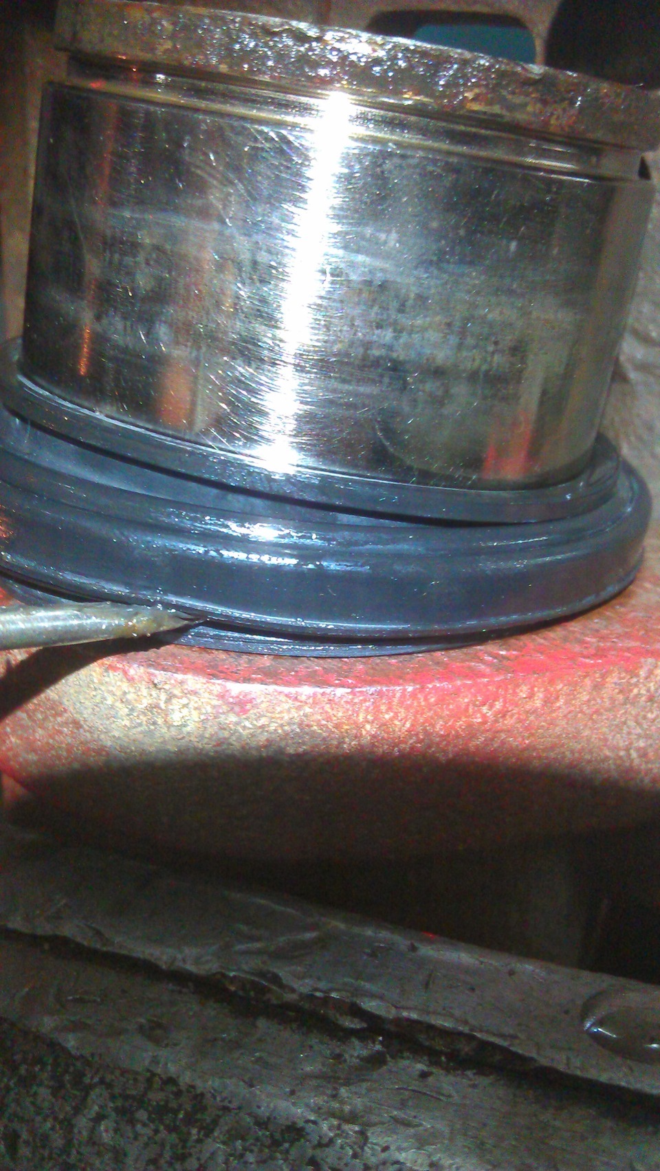 Замена пыльника тормозного поршня — Toyota Corolla (140/150), 1,6 л ...