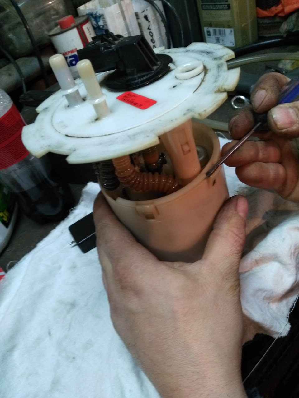 Стакан внутри чистый, без песка, значит 2 года заправлялся не самой плохой жижей — Chevrolet Lacetti 5D