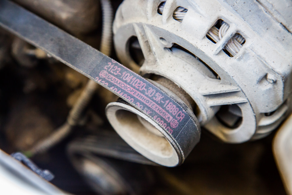 Замена ремня на Шниве. — Chevrolet Niva, 1,7 л, 2005 года | своими ...