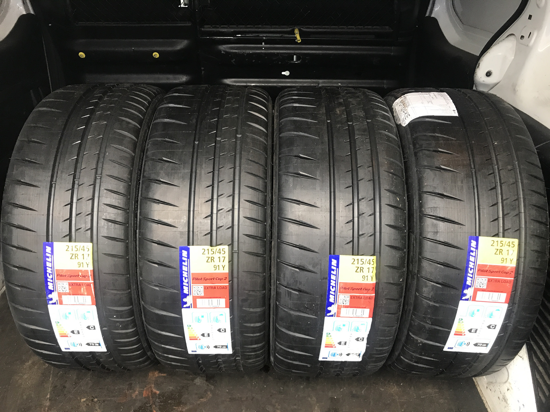 Мишлен кап. Michelin Pilot Sport Cup 2. Michelin Pilot Sport Cup 2 connect. Michelin Pilot Sport Cup. Michelin Pilot Sport Cup 2 r.