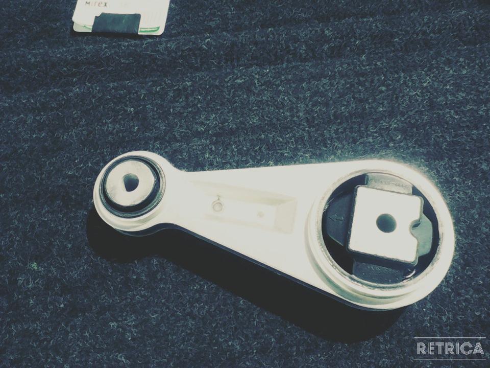 Замена верхней опоры (гитары) — Lada 21124, 1,6 л, 2005 года | своими ...