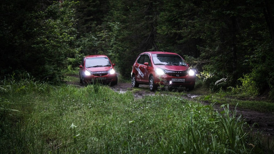 Синяя жидкость из выхлопной трубы((( — Honda Fit (1G), 1,5 л, 2004 года ...