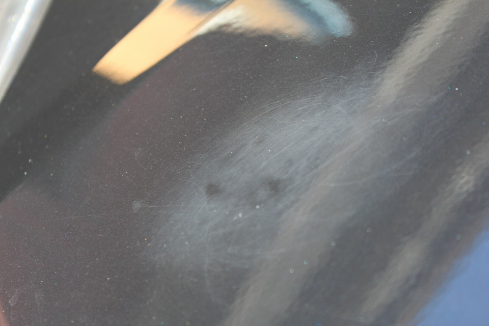 Царапается ли титан. Какой твердости клинок царапает стекло. Царапается ли титан. Царапины на сноуборде на скользяке. Цвет midnight macbook air.