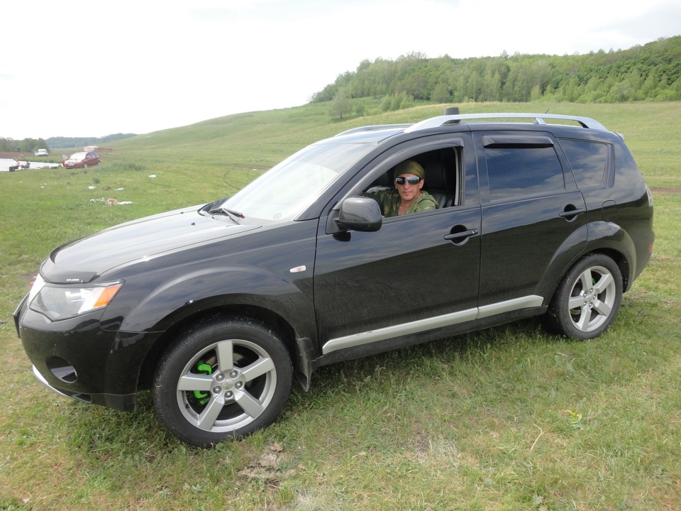 ядовито зелёные суппорта — Mitsubishi Outlander XL, 2,4 л, 2008 года ...