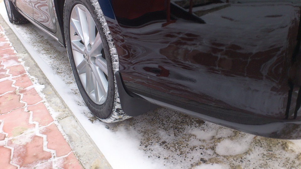 Прикупил брызговики — Toyota Camry (XV50), 2,5 л, 2012 года ...
