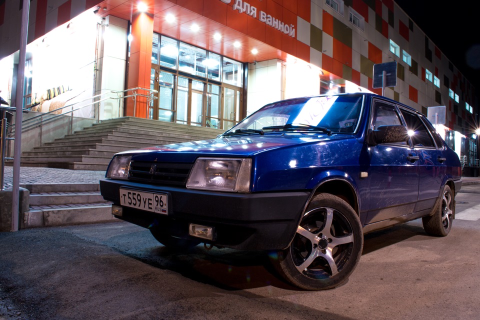 Колеса на 21099. Ваз 21099 1. Ваз 21099 на дисках. Ваз 21099 белая. Ваз 2109 занижение -120.