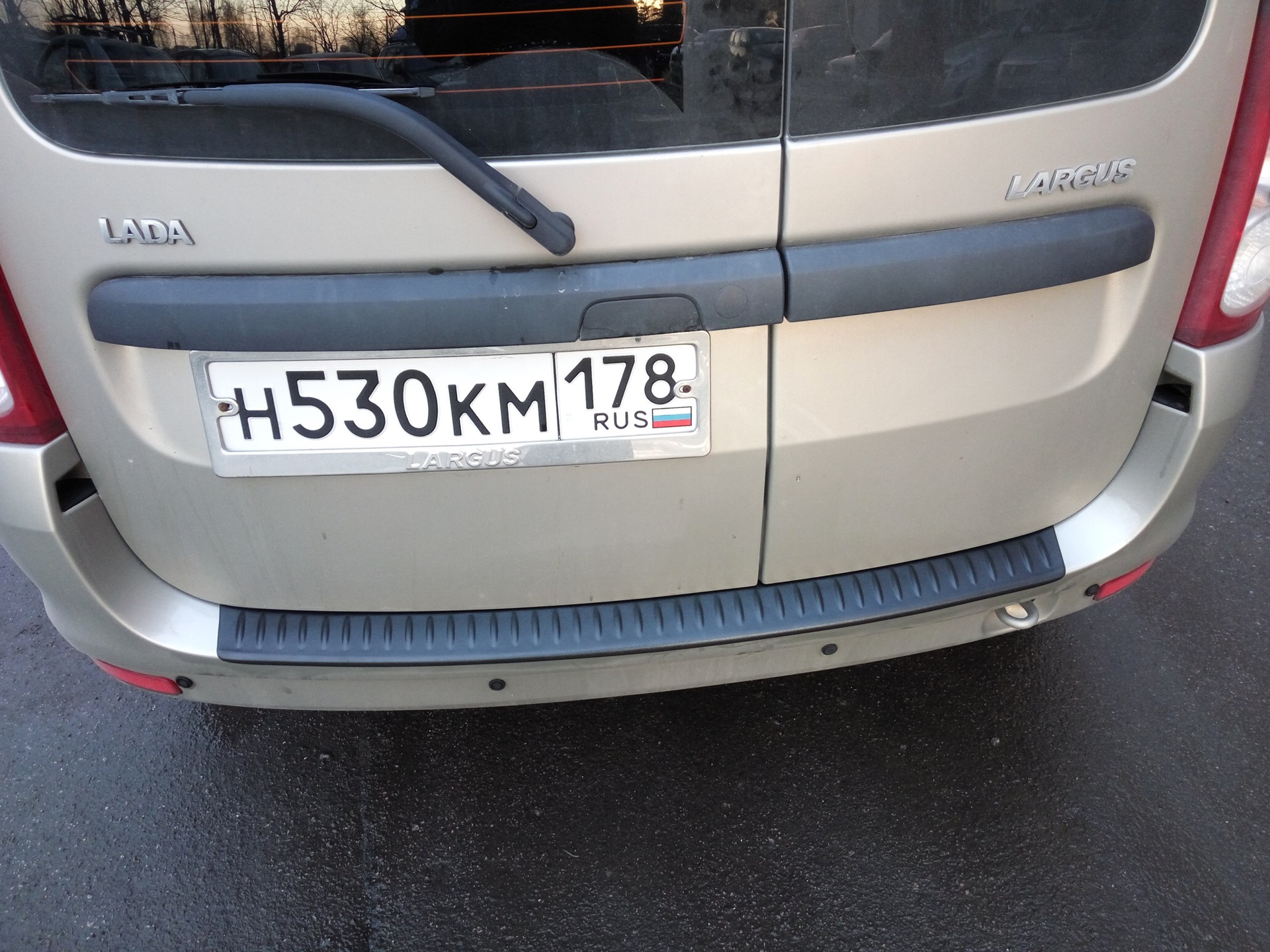 Защитная накладка на задний бампер Ларгус. — Lada Ларгус, 1,6 л, 2012 ...