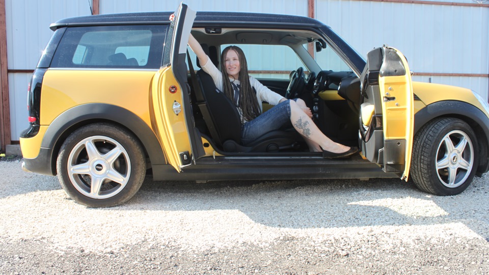 Mini Clubman Yellow Mellow Drive2