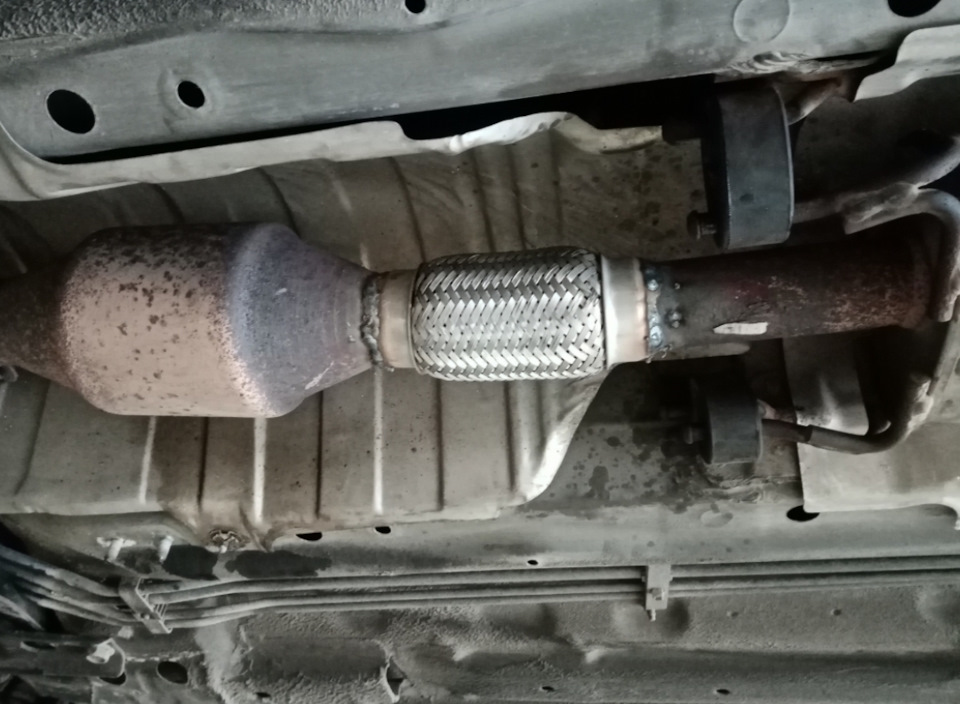 Замена гофры выхлопной системы Nissan tiida c11 — Nissan Tiida (1G), 1 ...