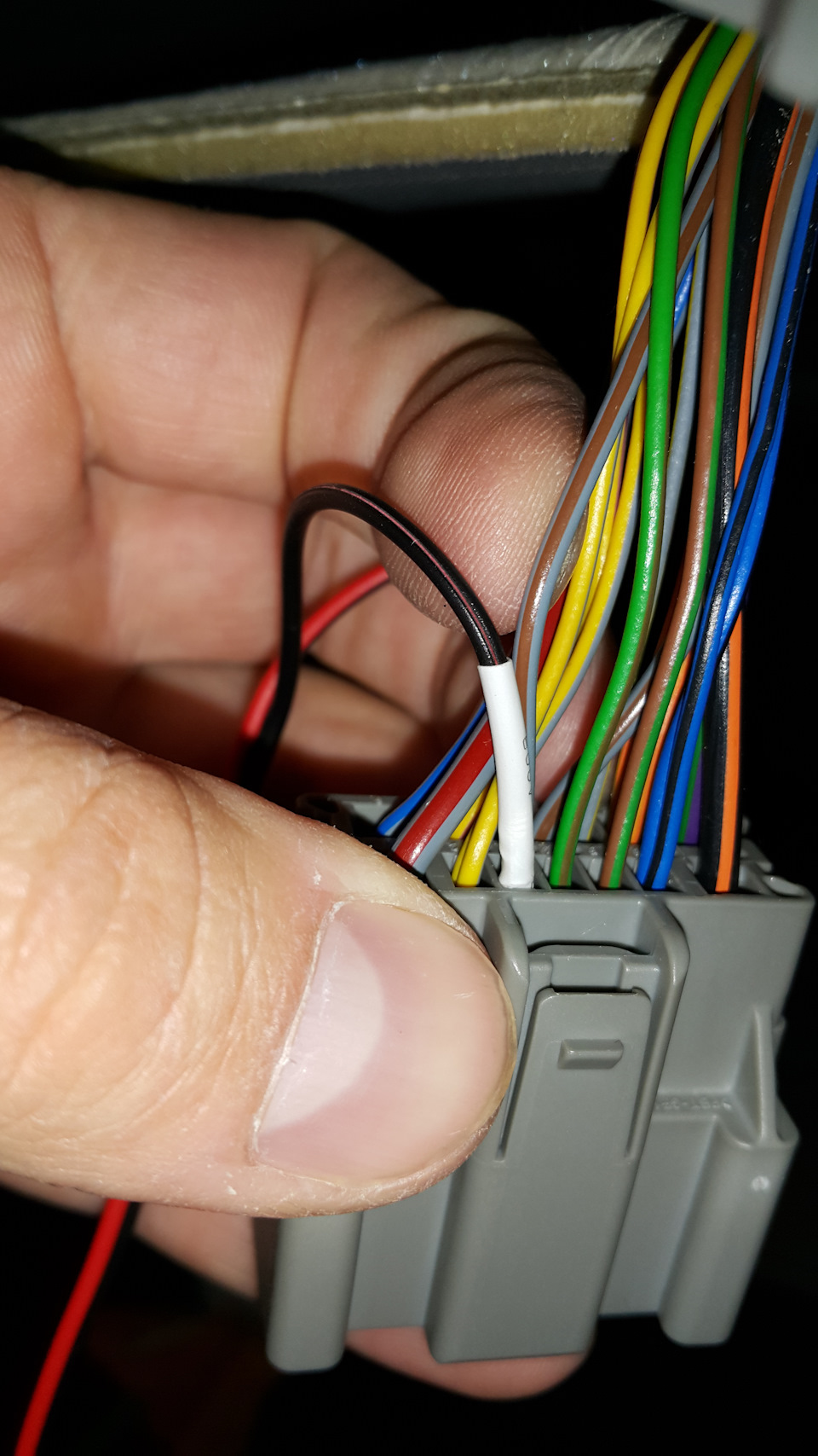 В тесноте, да не в обиде: тонкий серо-коричневый + чёрный — Volvo XC70 III