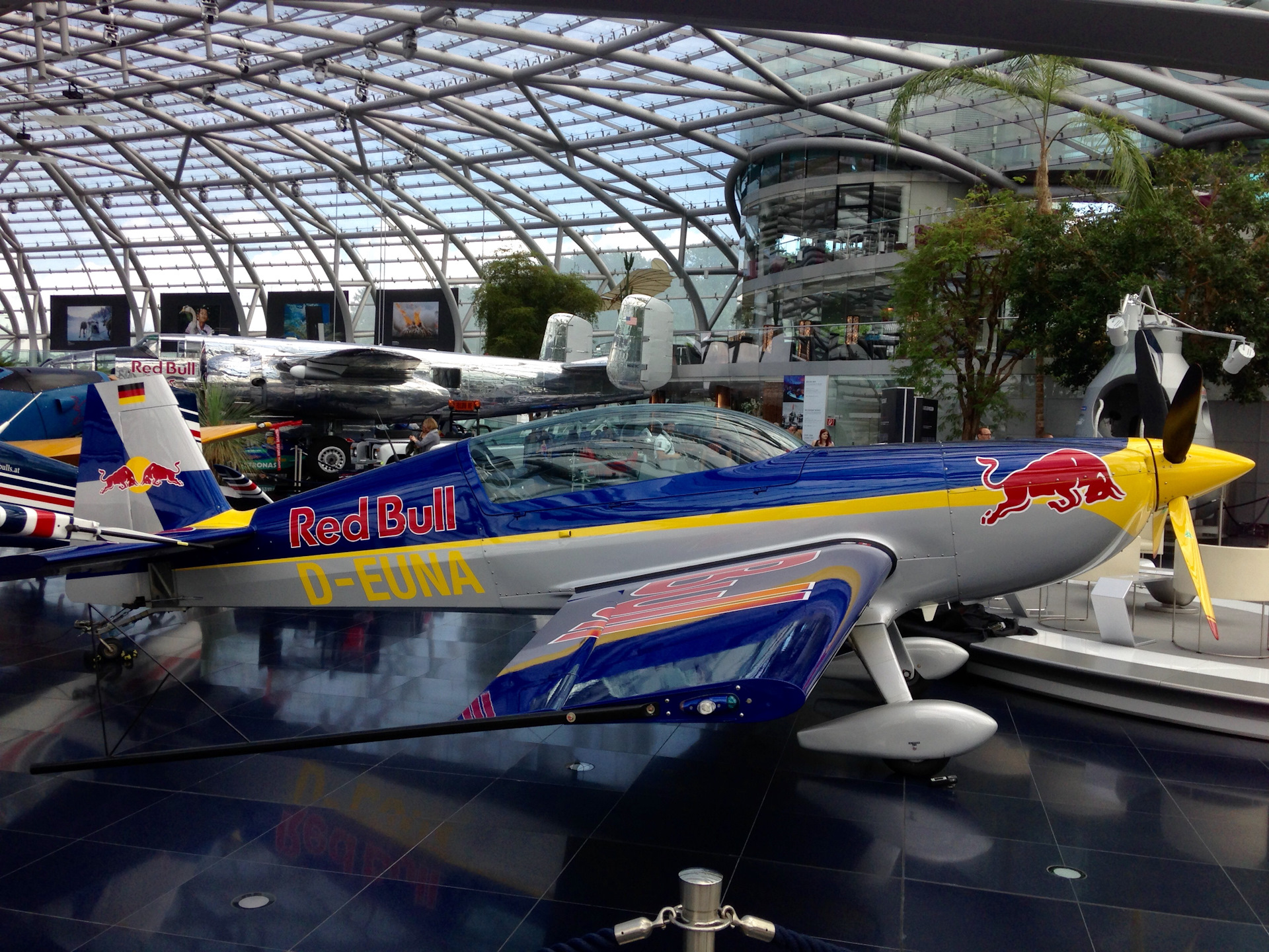 Ангар 7 москва. Red bull Hangar 7. Hangar 7 Salzburg. Музей редбул в Зальцбурге. Музей ангар-7 Red bull.