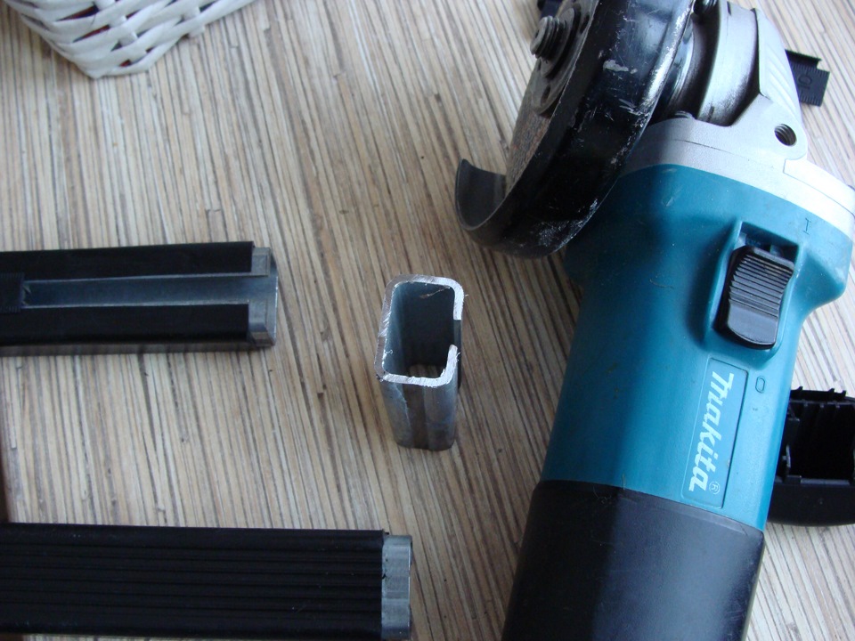 примерив на крышу было решено укоротить поперечины по 80мм с каждой стороны, что и было быстренько сделано. — Volkswagen Golf Mk4