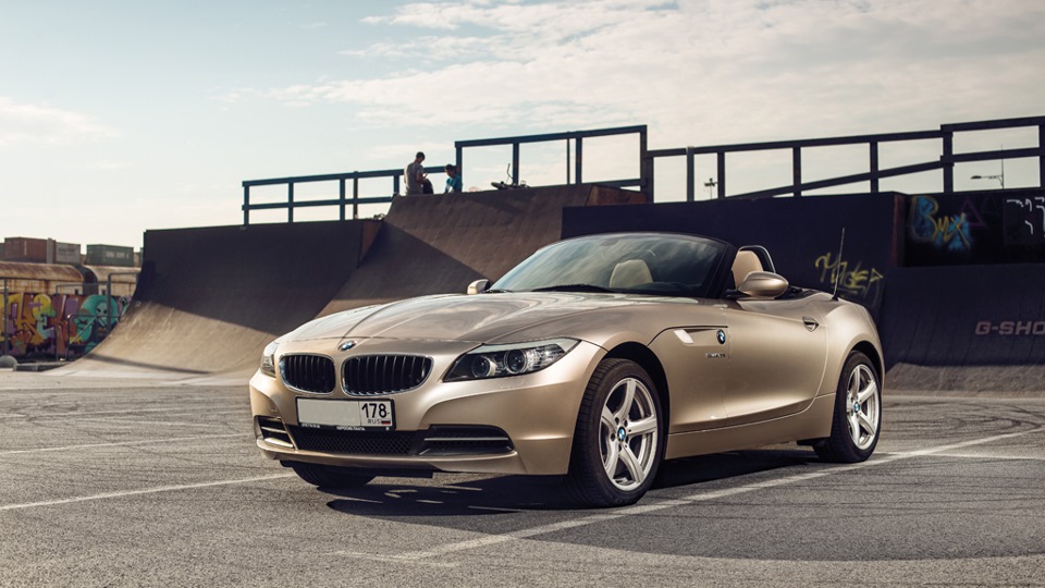 BMW z4 золотистая