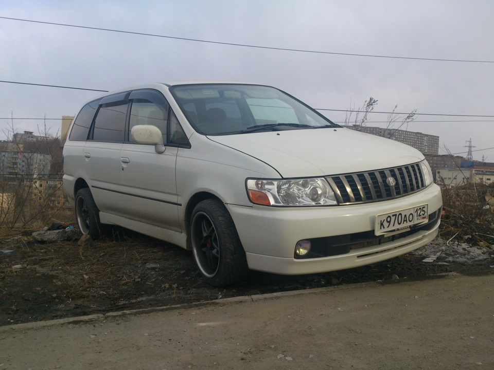 Nissan bassara фотографии