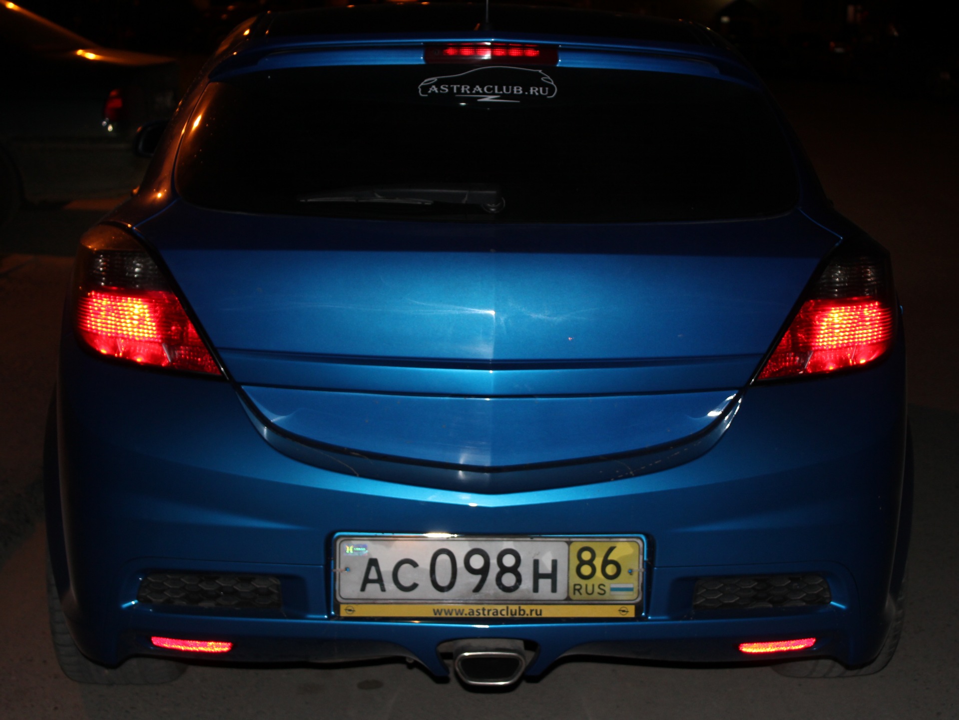 Фото в бортжурнале Opel Astra H OPC. Запчасти на фото: AC098